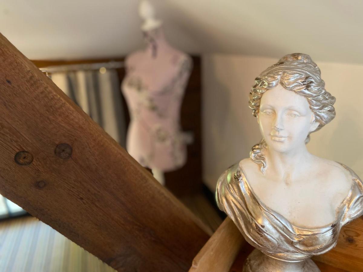 Betsey Trotwood. Historic Stylish 2-Bed Cottage. Blundeston Exteriör bild