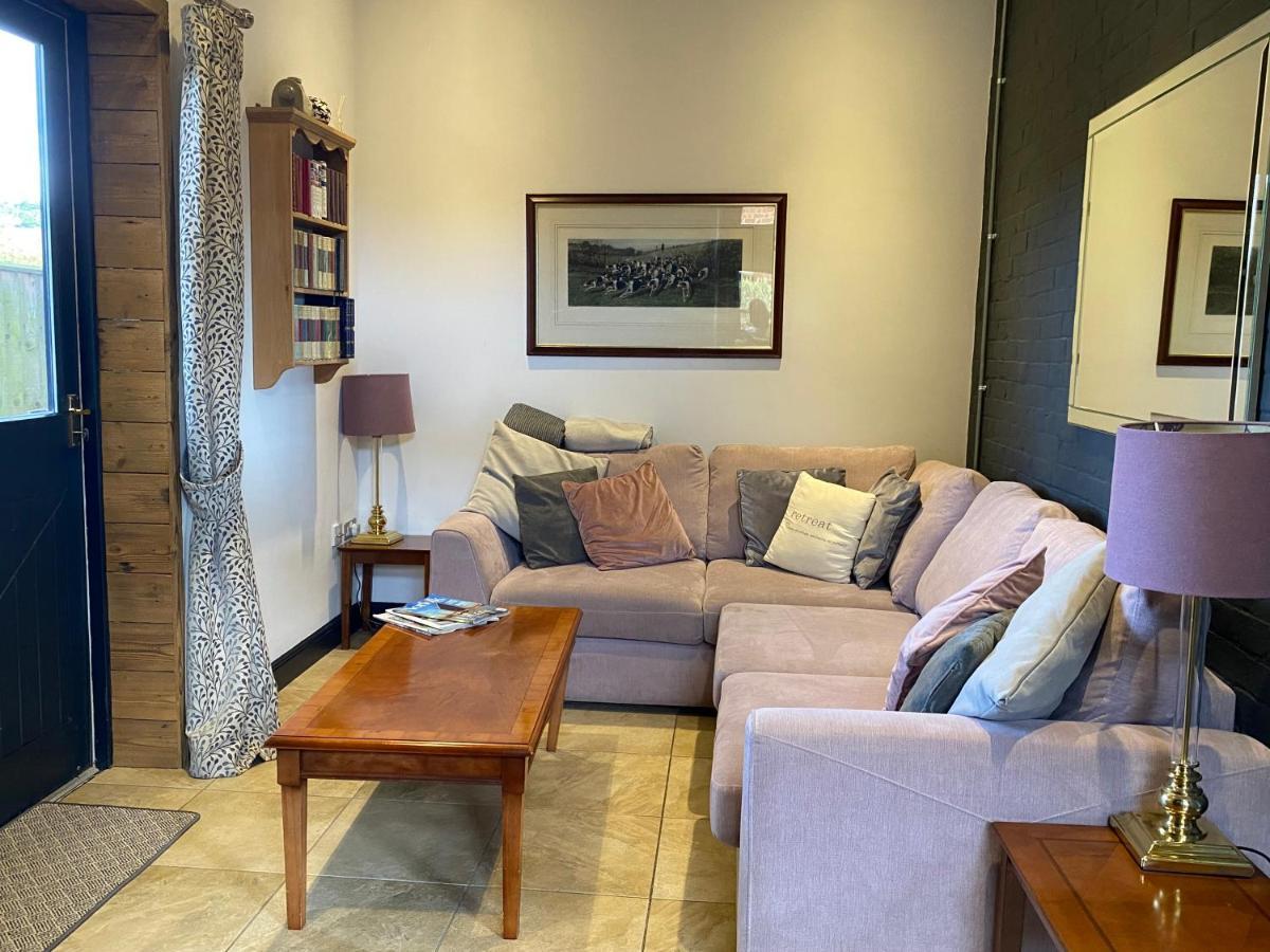 Betsey Trotwood. Historic Stylish 2-Bed Cottage. Blundeston Exteriör bild
