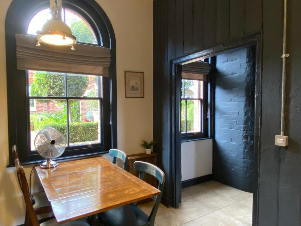 Betsey Trotwood. Historic Stylish 2-Bed Cottage. Blundeston Exteriör bild